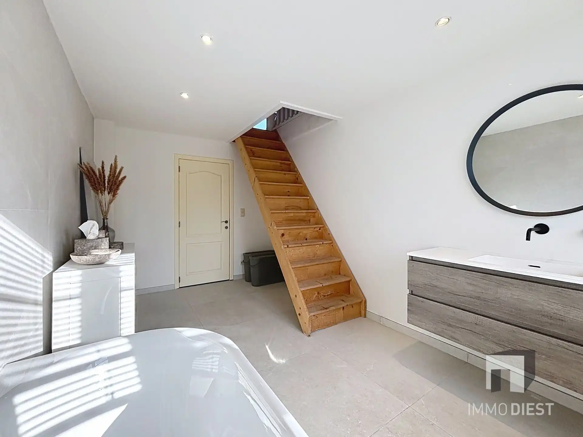 Trendy - volledig gerenoveerde woning met 3 slaapk en 2 badkamers foto 28