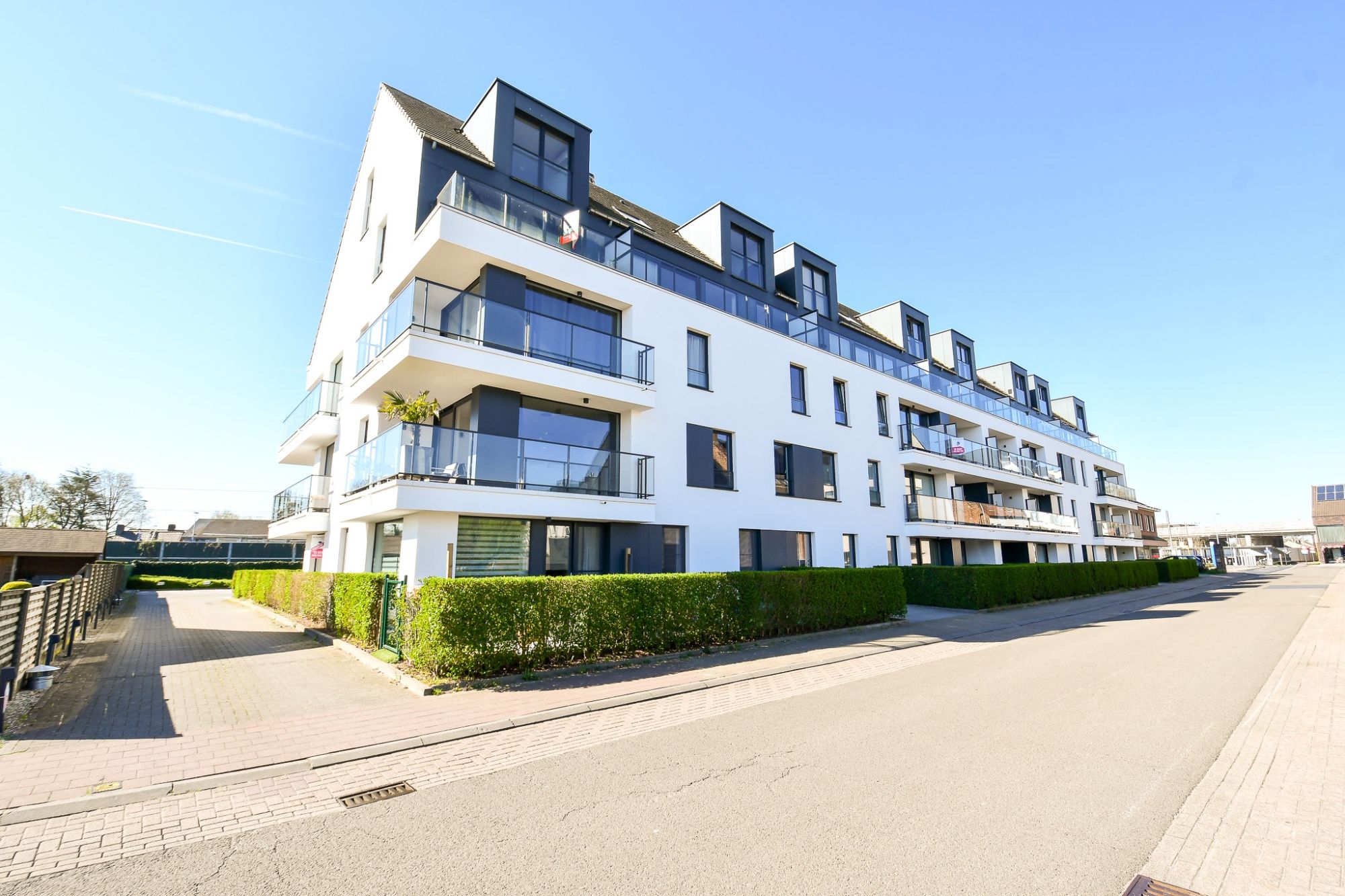 RUIM APPARTEMENT (2de verd) met 2 SLPK & TERRAS foto 4