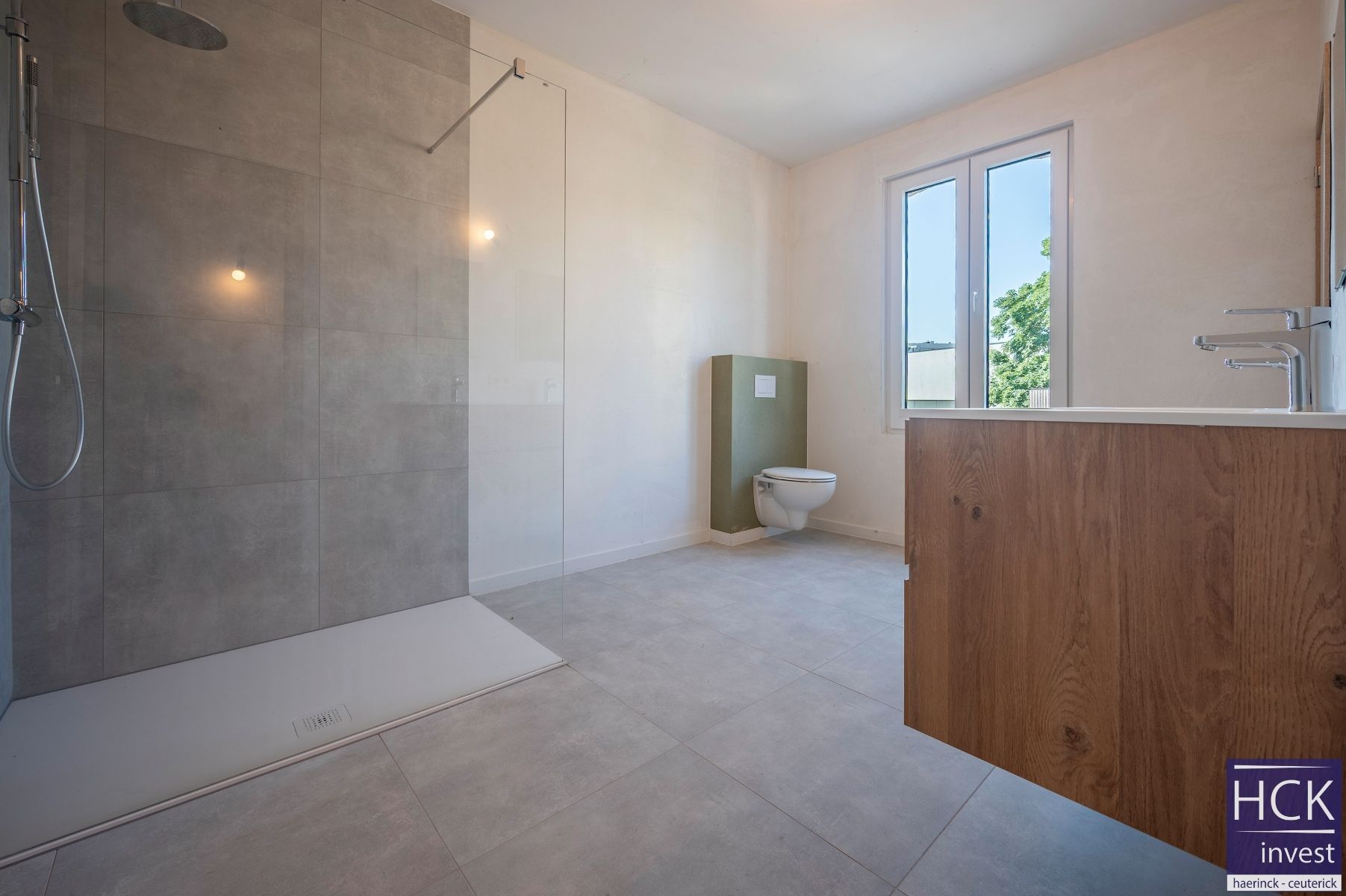 WAREGEM - Nieuw gerenoveerde woning met 2 SLPK. in hartje Waregem! foto 13