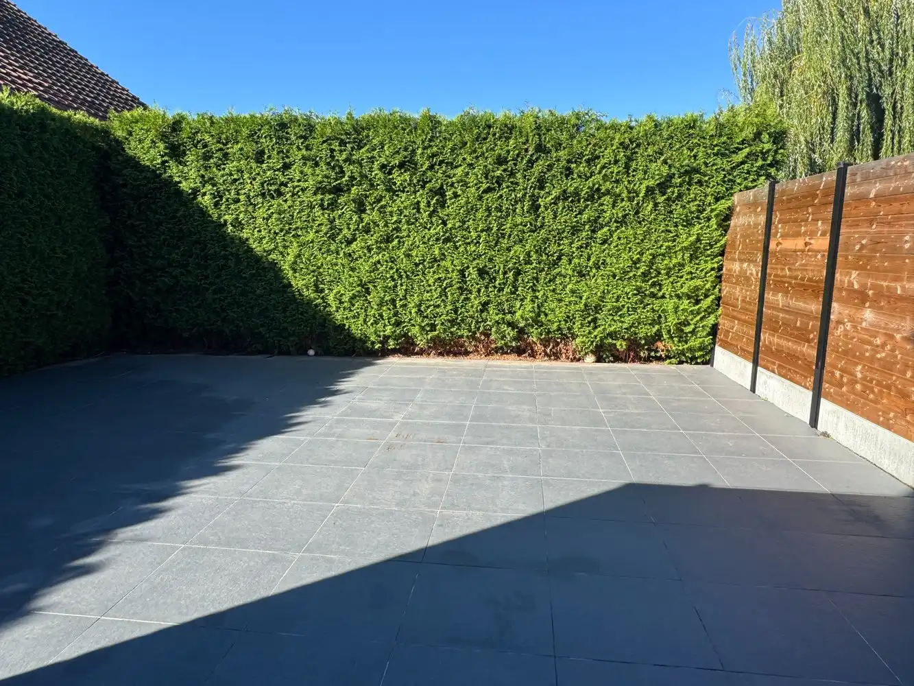 Verrassend ruime gezinswoning met vier slaapkamers, zonnig terras en carport foto 15