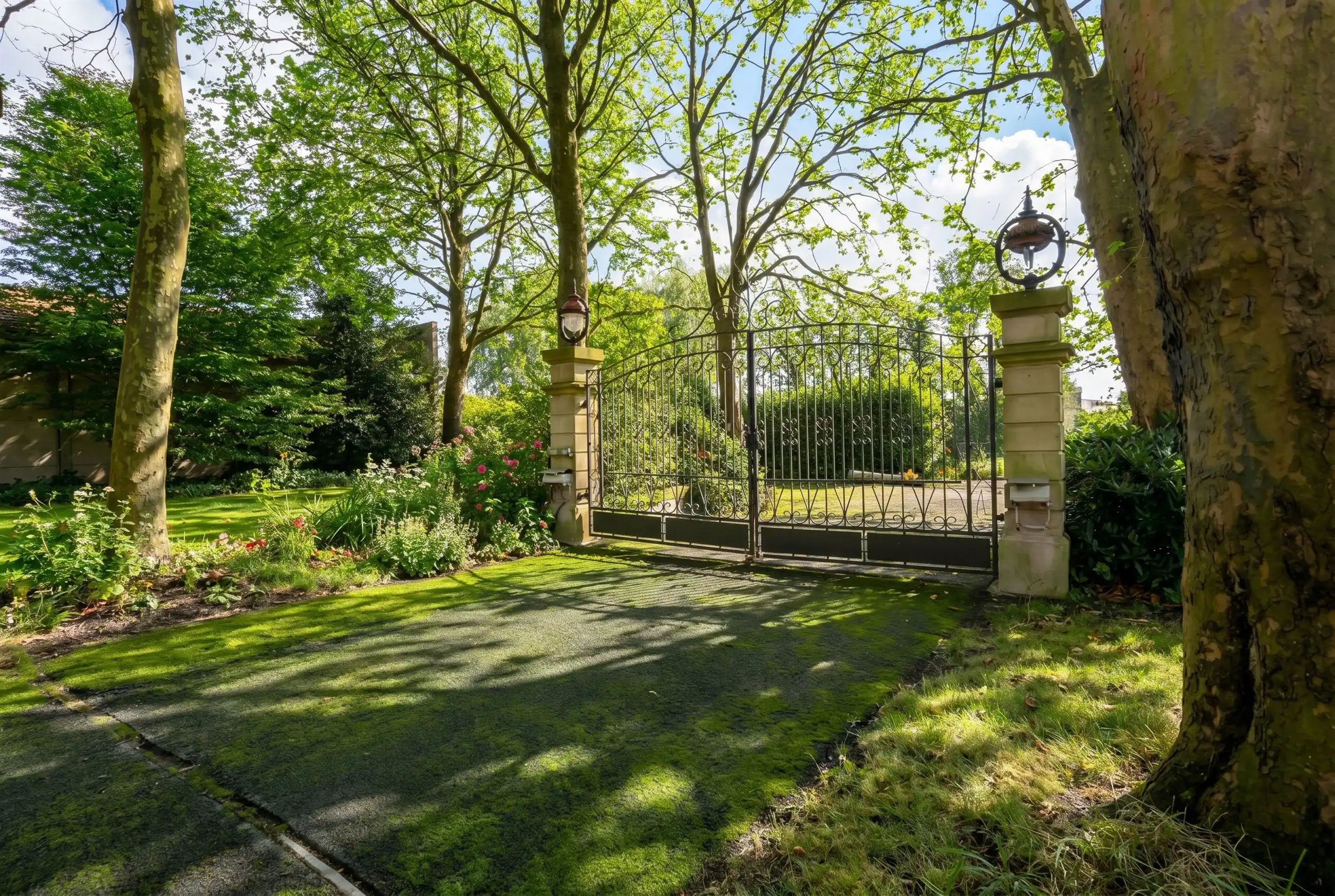 Majestueuze eigendom op een weelderig landgoed van 1 ha foto 2