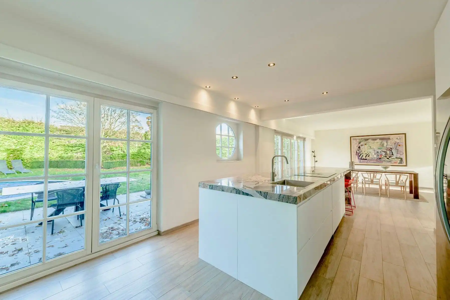 Praktisch gelegen, perfect onderhouden villa met zwembad foto 13