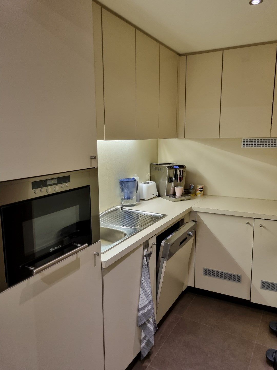 Ruime winkelruimte TE KOOP  in Koksijde - ideaal voor diverse doeleinden! foto 12