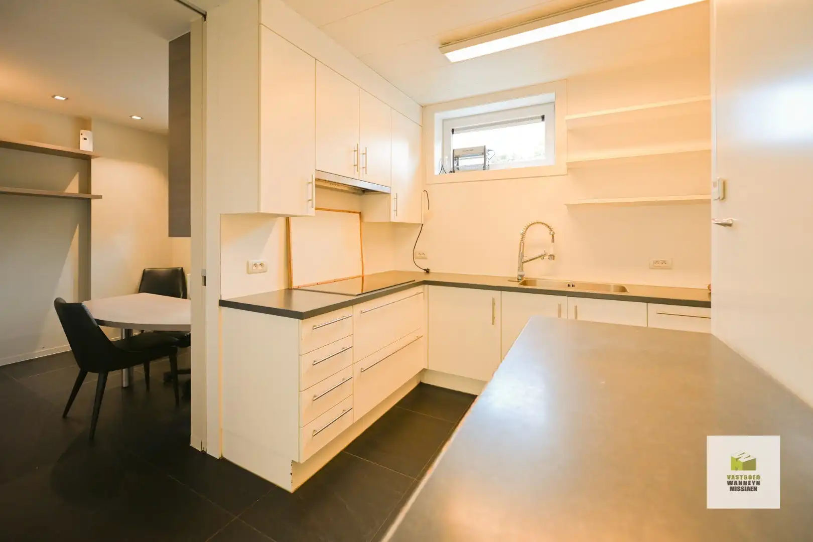 Instapklaar handelspand (80 m2) momenteel ingericht als traiteurszaak foto 10