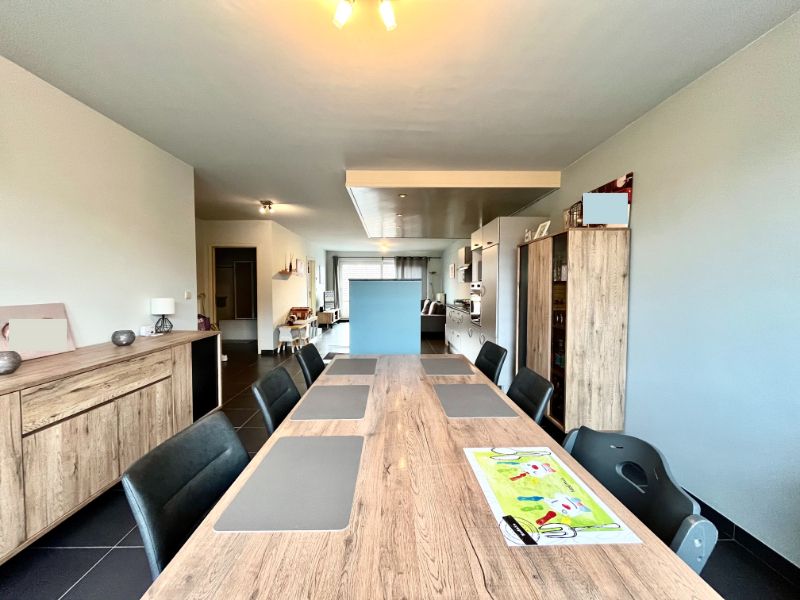 INSTAPKLAAR APPARTEMENT OP 1° VERDIEPING MET RUIM TERRAS foto 3