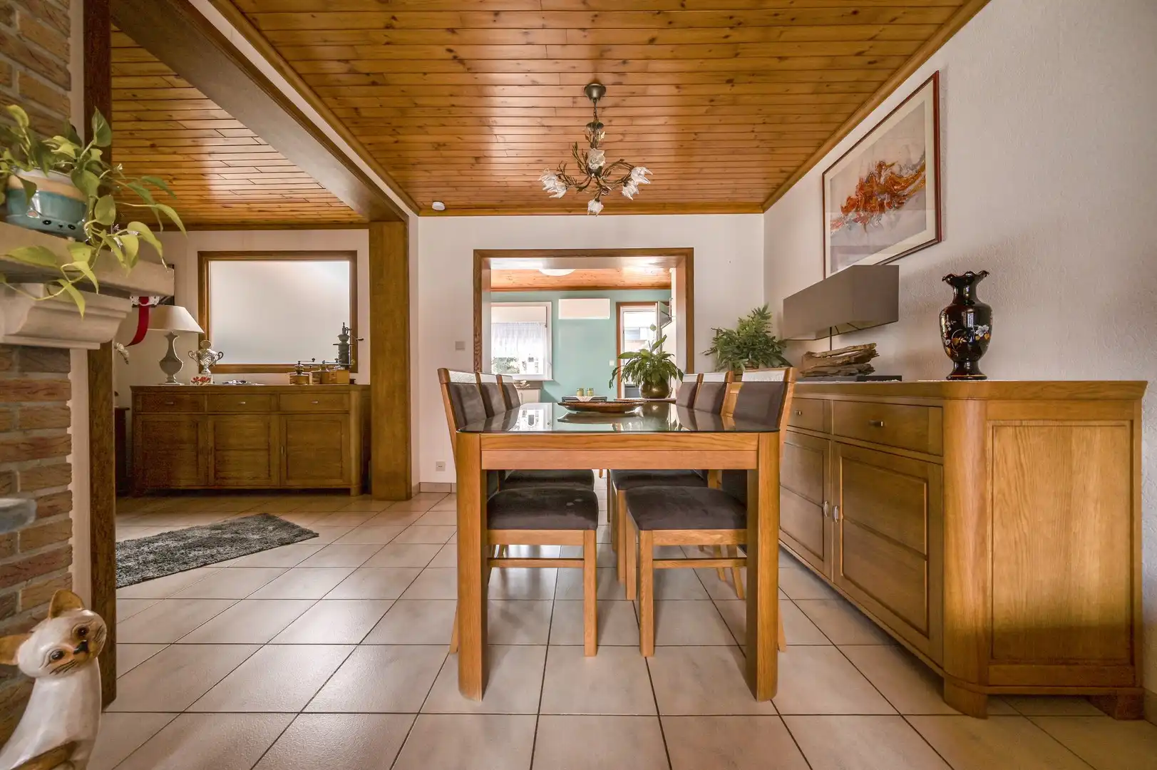 CENTRAAL GELEGEN,  INSTAPKLARE WONING MET GARAGE EN ACHTERUITWEG foto 2