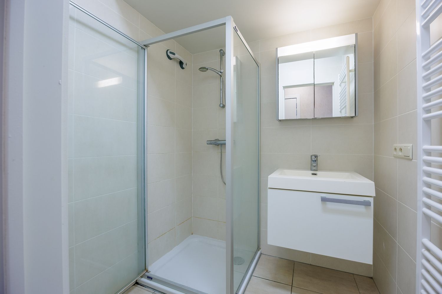 1 slaapkamerappartement met frontaal zeezicht op de zeedijk van Blankenberge foto 11