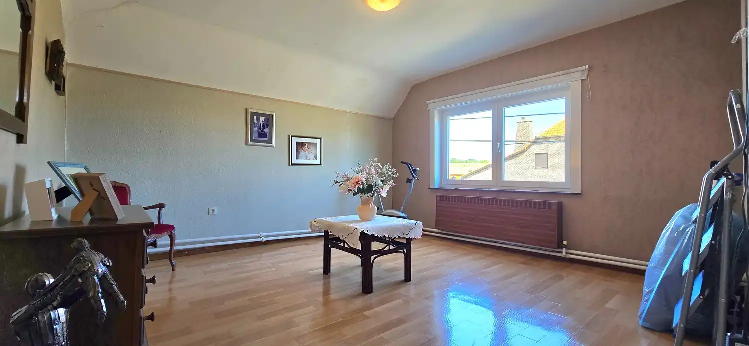 TE KOOP: te renoveren open bebouwing met 4 ruime slaapkamers foto 12