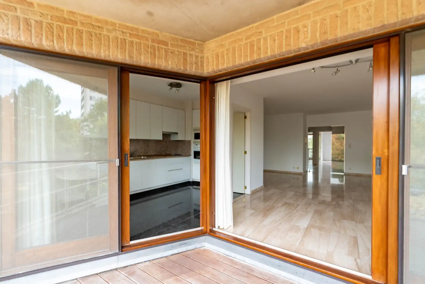Ruim 2-slaapkamerappartement met twee terrassen en autostaanplaat foto 7