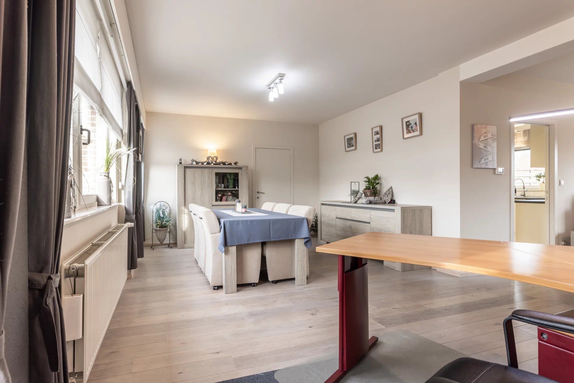 Ruim appartement met 4 slaapkamers, groot terras, tuin en garage. foto 8