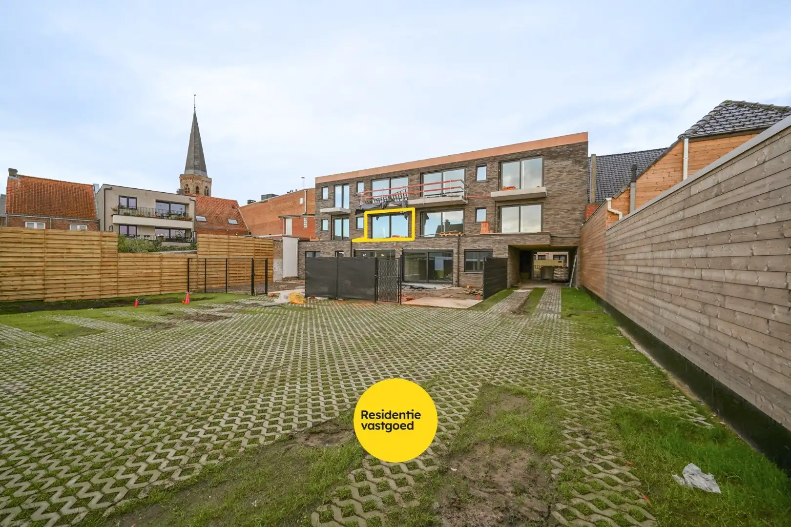 Prachtig 1-slaapkamer appartement met zonnige terras op het 1ste verdiep in residentie Victor foto 3