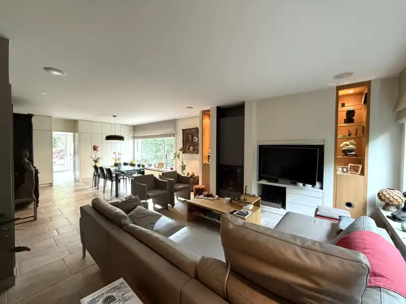 Ruime woning met kantoor en prachtige tuin op toplocatie foto 7