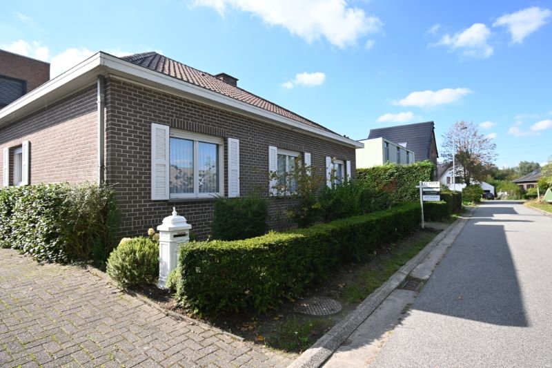 Vrijstaande woning met 3 slaapkamers (mogelijkheid tot 5!) op topligging te Merelbeke! foto 1