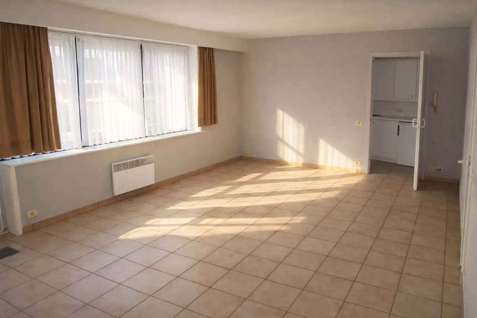 Ruim 2-slp appartement met zonnig terrasje, centrum Torhout foto 2