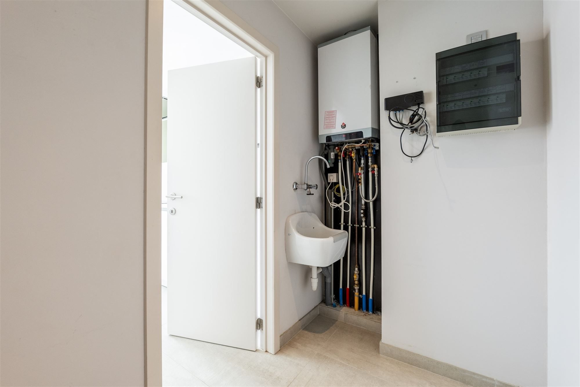 KNAP APPARTEMENT MET 3 SLKS EN STAANPLAATS IN LANDEN  foto 18