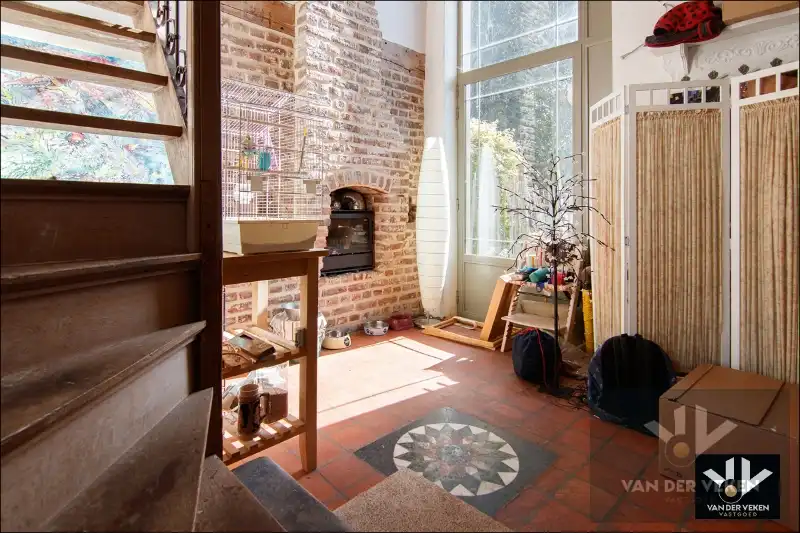 Volledig gerenoveerde, instapklare hoeve met authentieke elementen en sfeer in het hart van Haspengouw - een charmante woning én een ideale locatie om uw evenementenlocatie, B&B, kantoor, ... te vestigen! foto 17