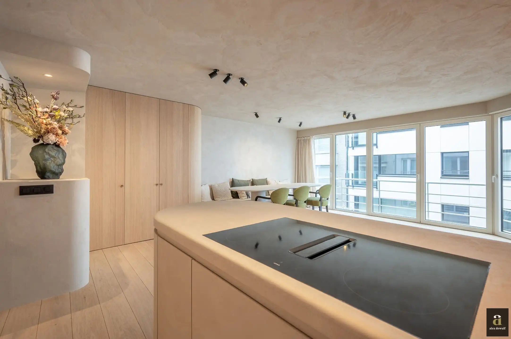 Gerenoveerd appartement met 3 slaapkamers, gelegen nabij de Zeedijk en het Driehoeksplein. foto 5