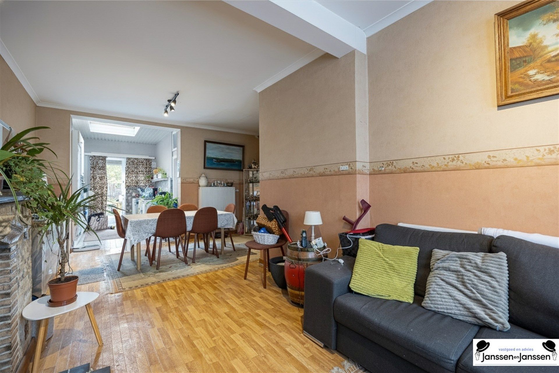 Te renoveren charmante woning met grote tuin foto 3