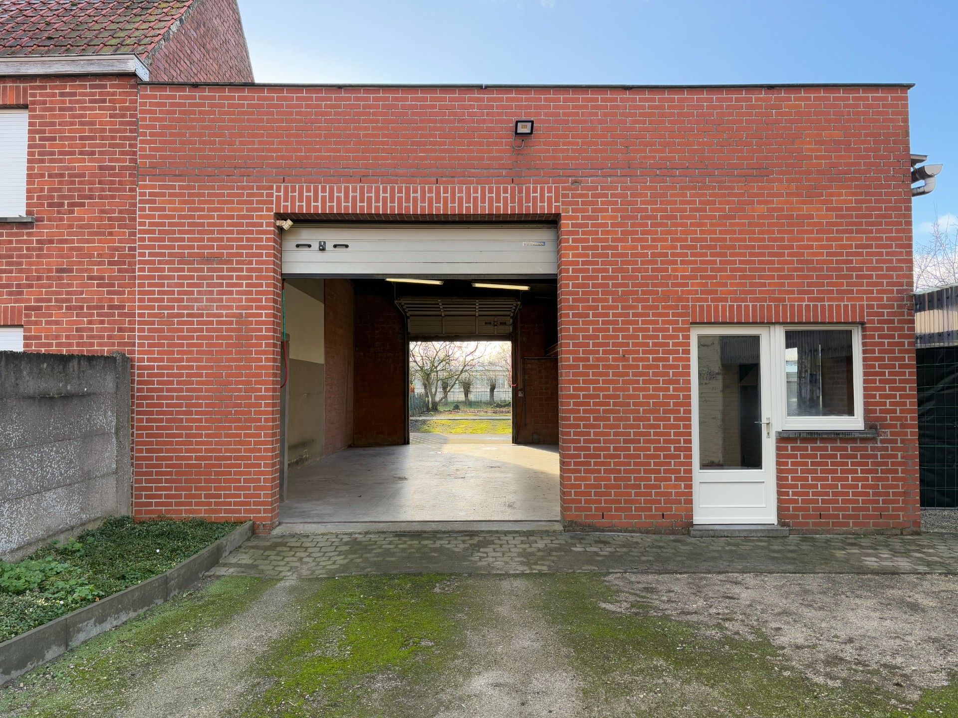 Polyvalent magazijn nabij centrum Waregem en verbindingswegen foto 3