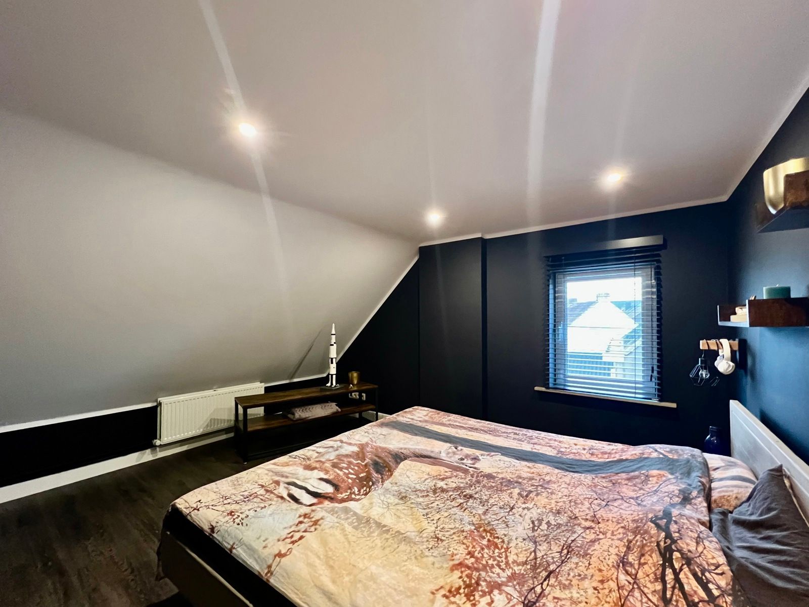 Zéér ruime gerenoveerde woning met 5 grote slaapkamers. foto 23