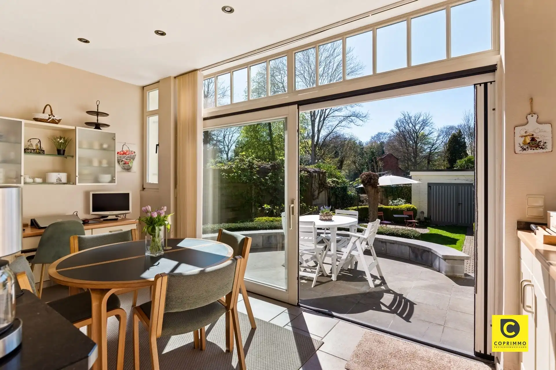 Karaktervolle woning te koop in hartje Edegem foto 9