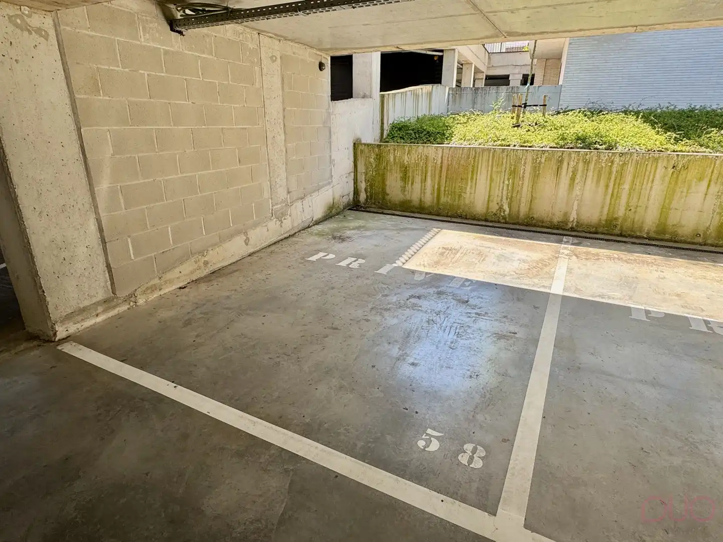 Ruime ondergrondse autostaanplaats met mogelijkheid tot laadpaal in residentie De Stadspoort. foto 5