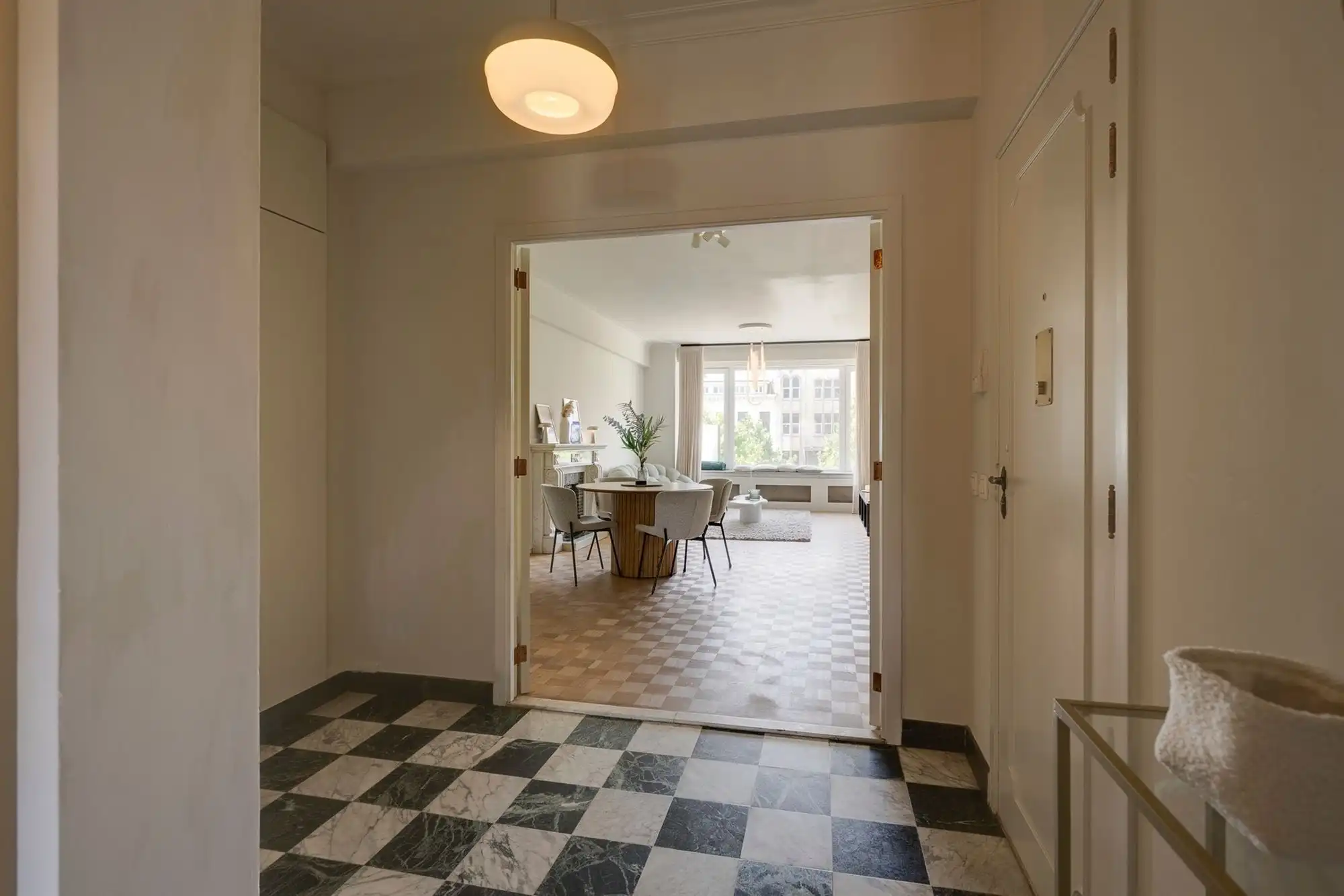 Stijlvol gerenoveerd stadsappartement met terras foto 3