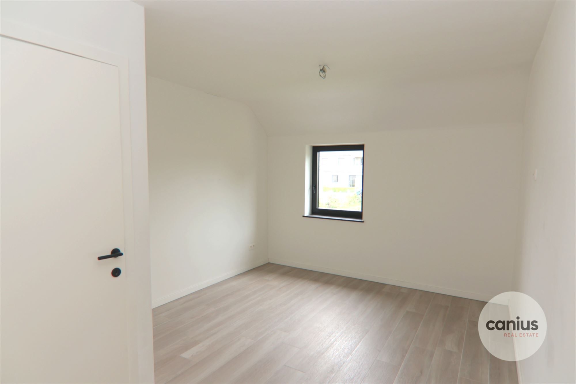 LANDELIJKE WONING MET 3 SLKS EN CARPORT foto 9