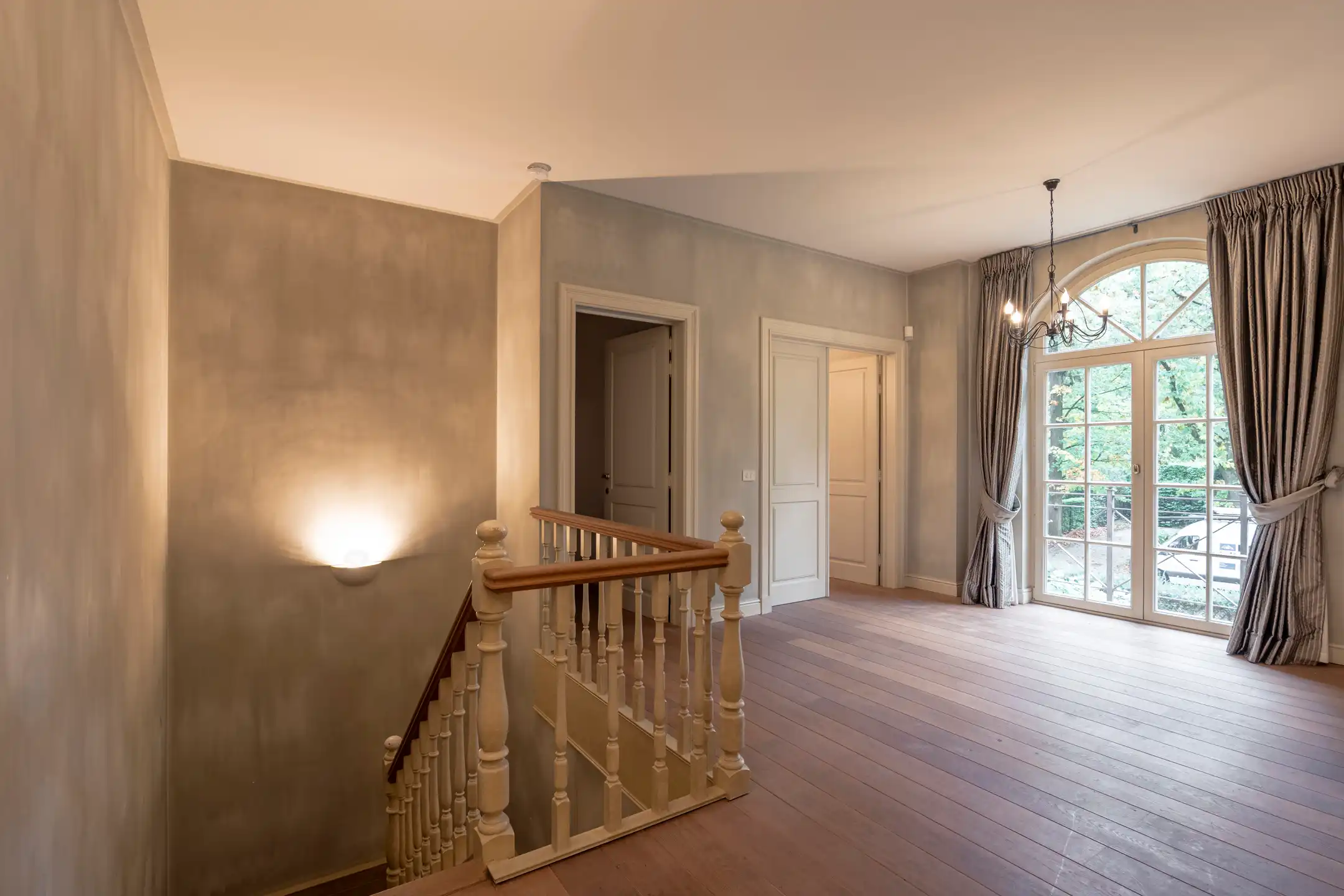 Ruime "manoir villa" gelegen in het gegeerde Hertebos te 's Gravenwezel. foto 21