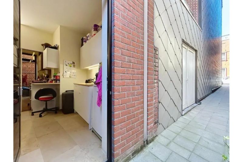 Te koop :Wonen en werken in hartje Roeselare ! foto 3