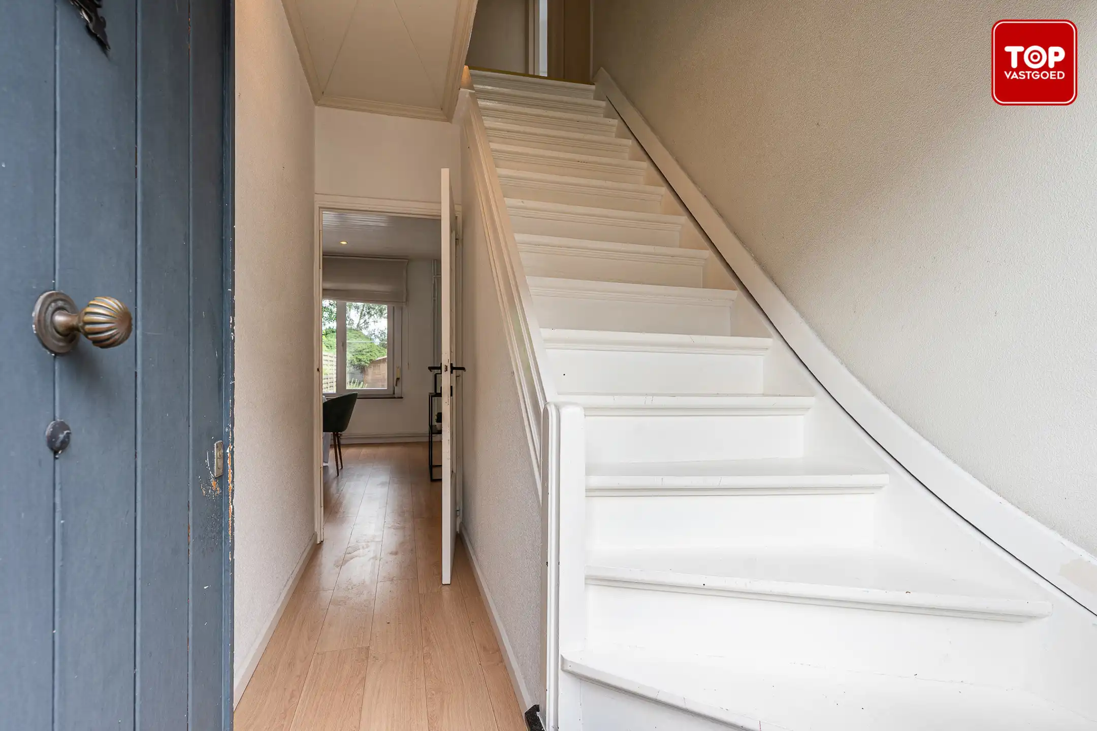 Instapklare woning met 3 slaapkamers, garage en zonnige tuin foto 3