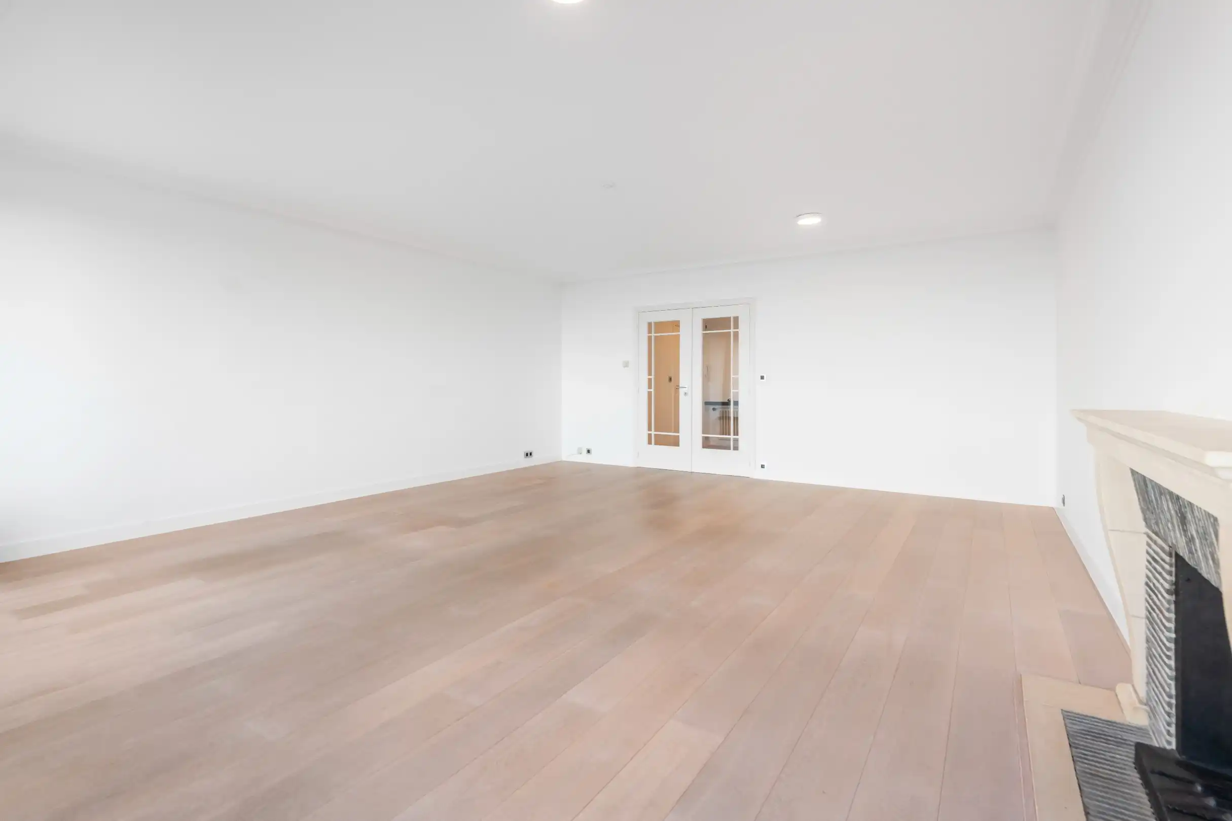 Ongemeubeld appartement met 3 slaapkamers op de ZEEDIJK in het Zoute tegen het Albertplein. foto 3