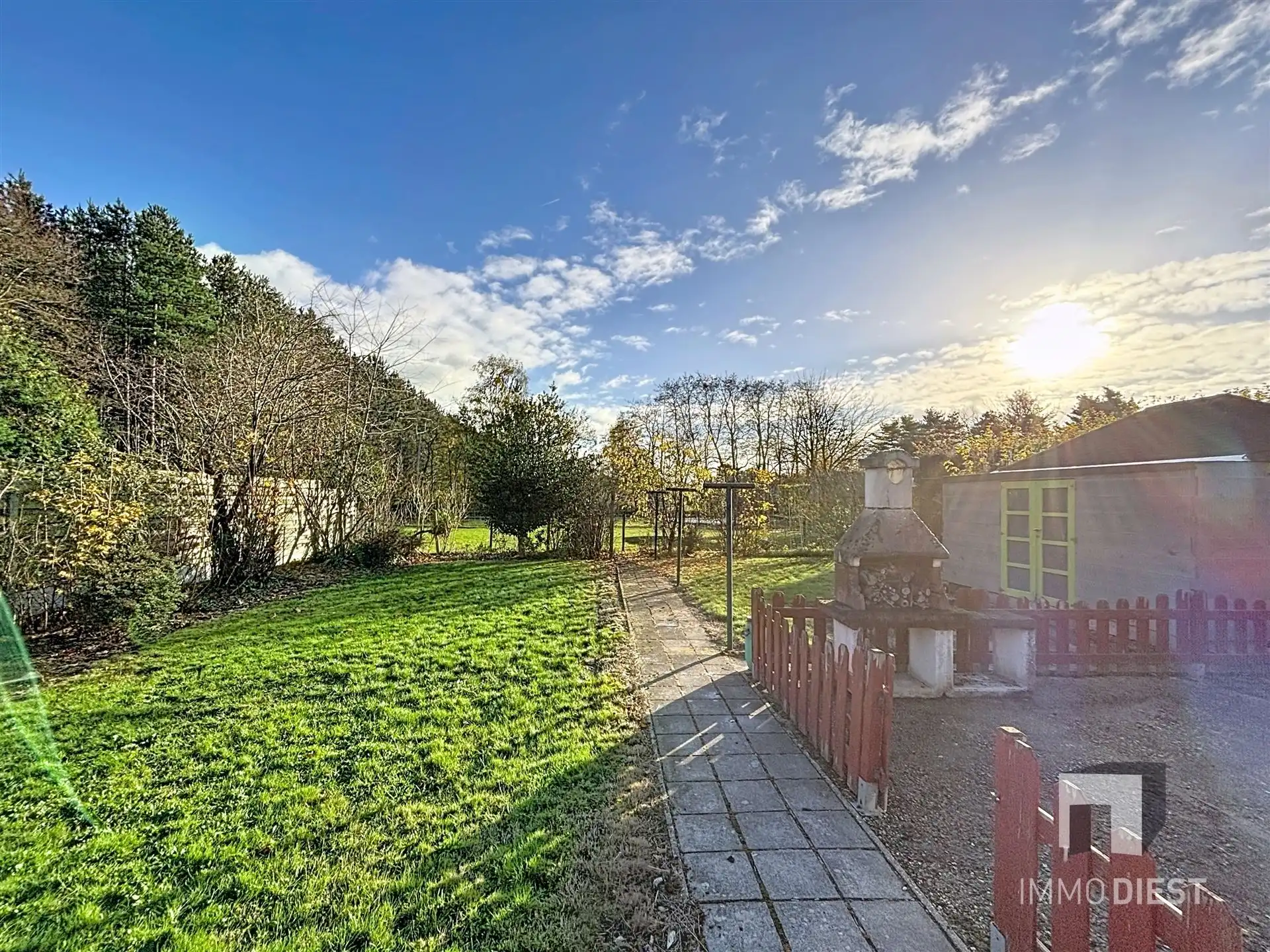 Gezinswoning op mooie locatie op 8,60are foto 3