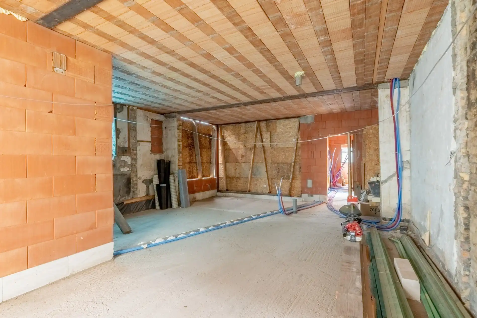 Halfopen woning met grote tuin in ruwbouwfase foto 5