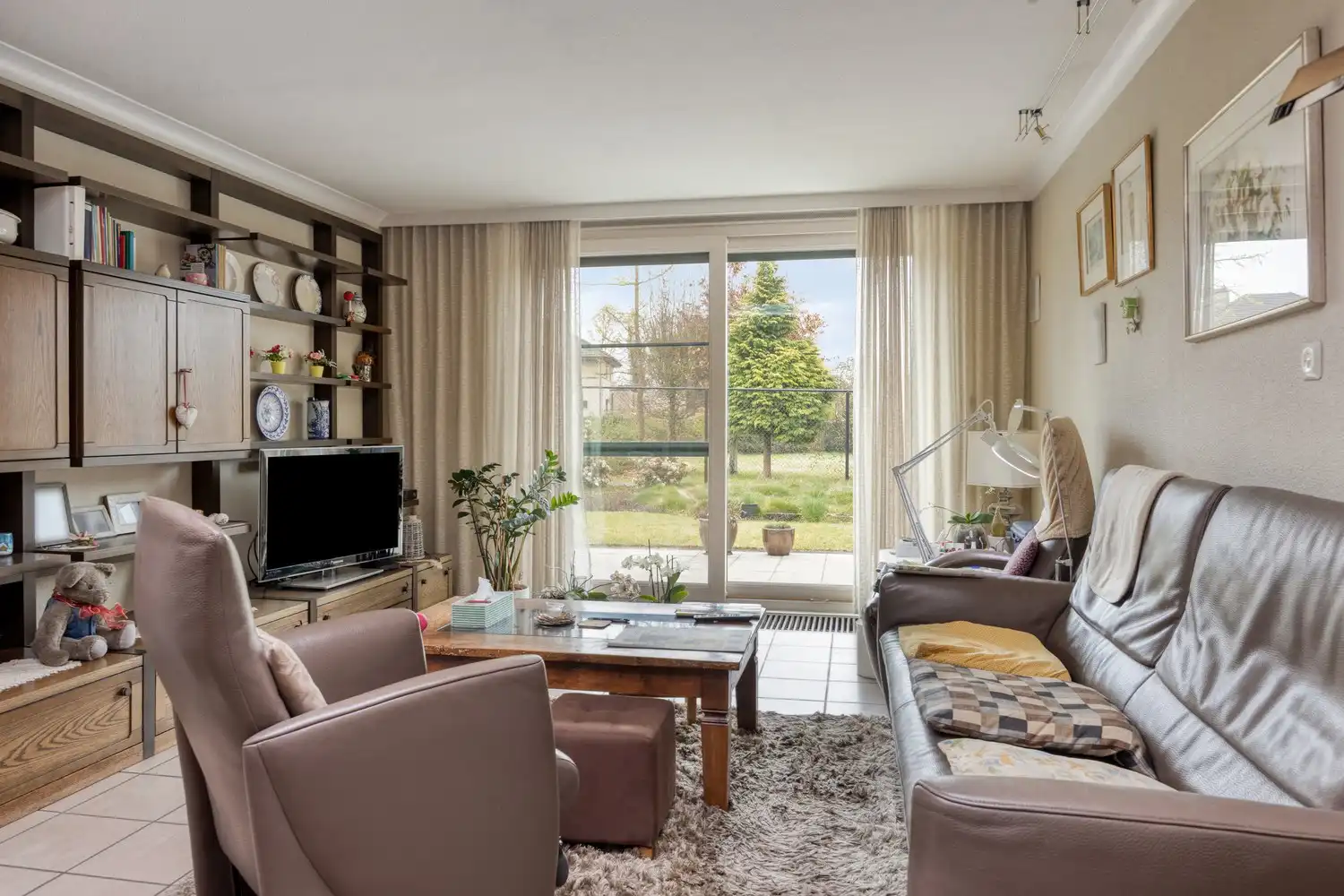 Gezinswoning met 4 slaapkamers en aangelegde tuin in doodlopende straat foto 4