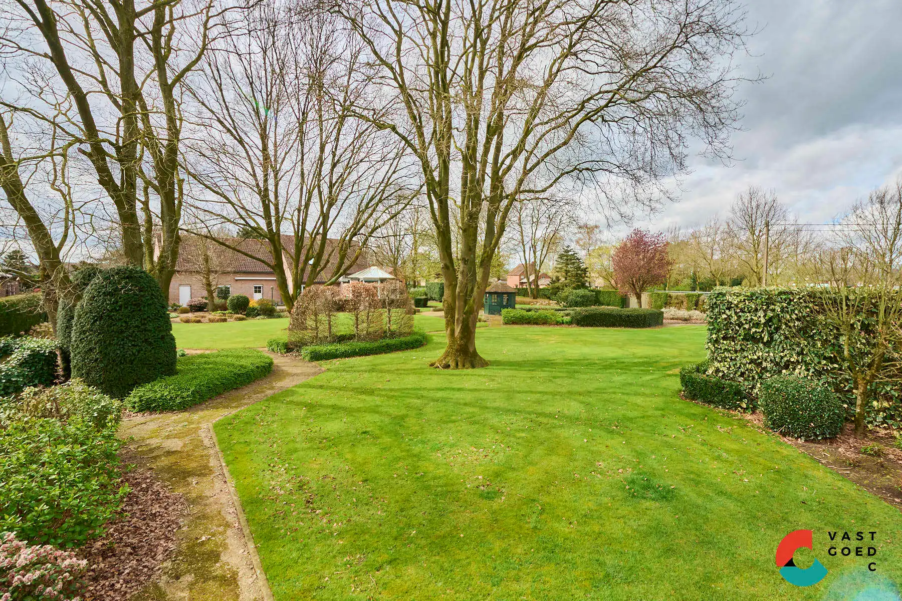 Bouwgrond voor open bebouwing in rustige straat foto 2