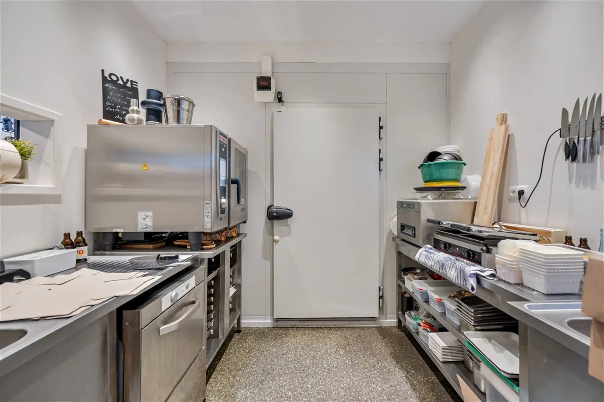 Gerenoveerde opbrengsteigendom bestaande uit handelspand en 3 appartementen foto 6