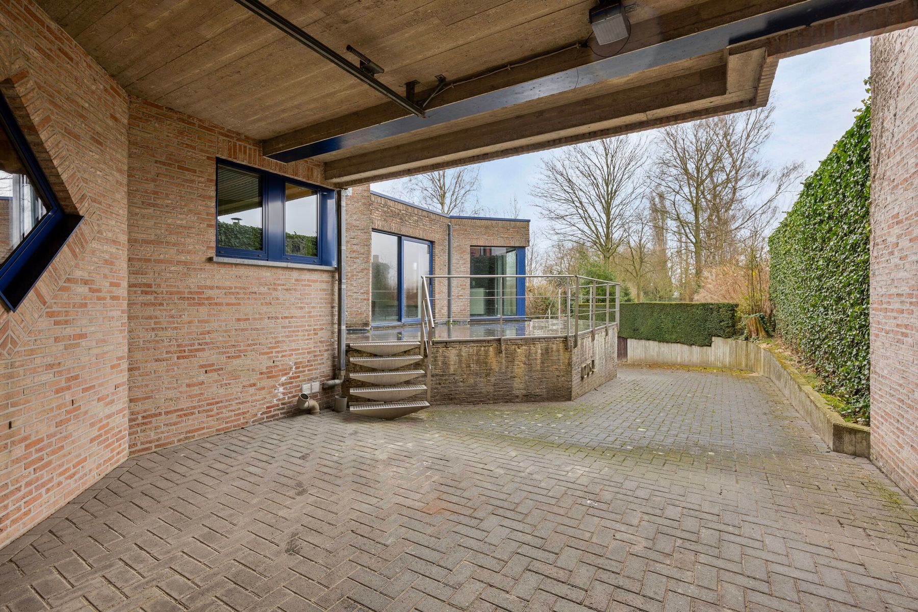 Ruime gezinswoning met 3 slaapkamers op een groot perceel foto 12