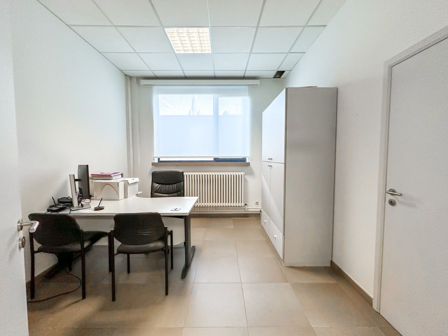 Commercieel gelijkvloers met grote zichtbaarheid en parking in centrum! foto 8