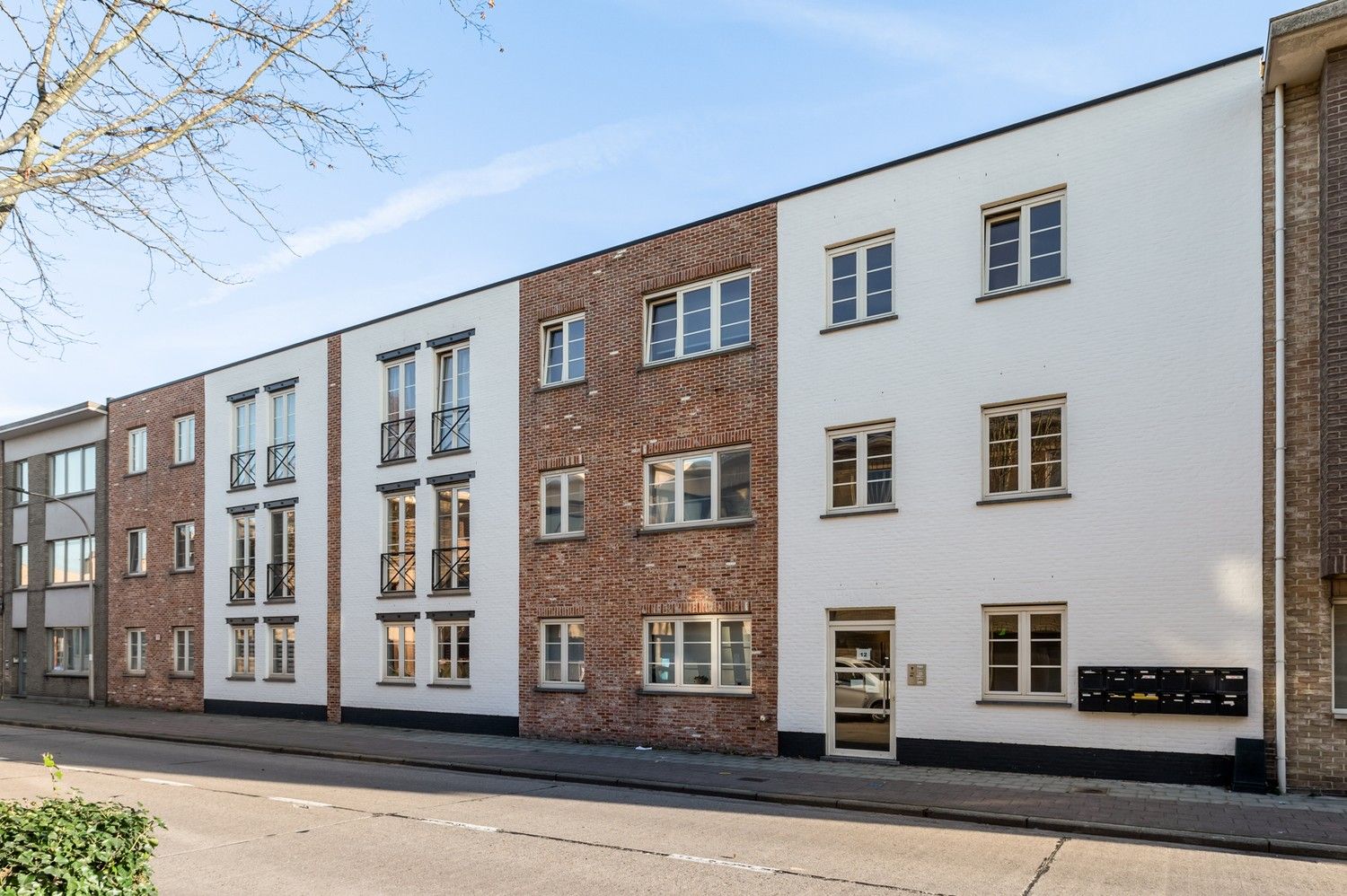 Instapklaar gelijkvloersappartement met 2 slaapkamers! foto 2