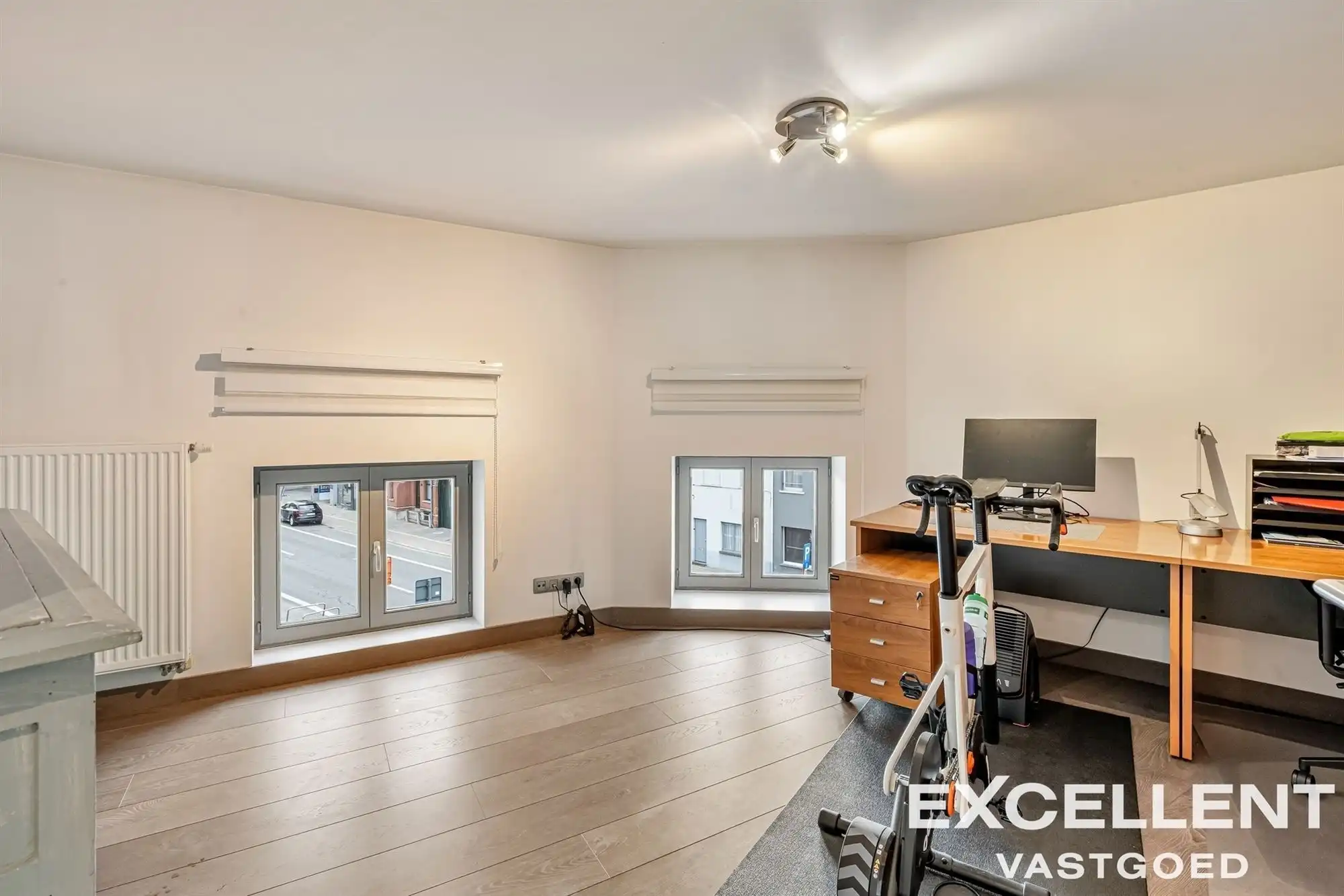 Centraal gelegen duplex appartement met ruim terras te huur! foto 6