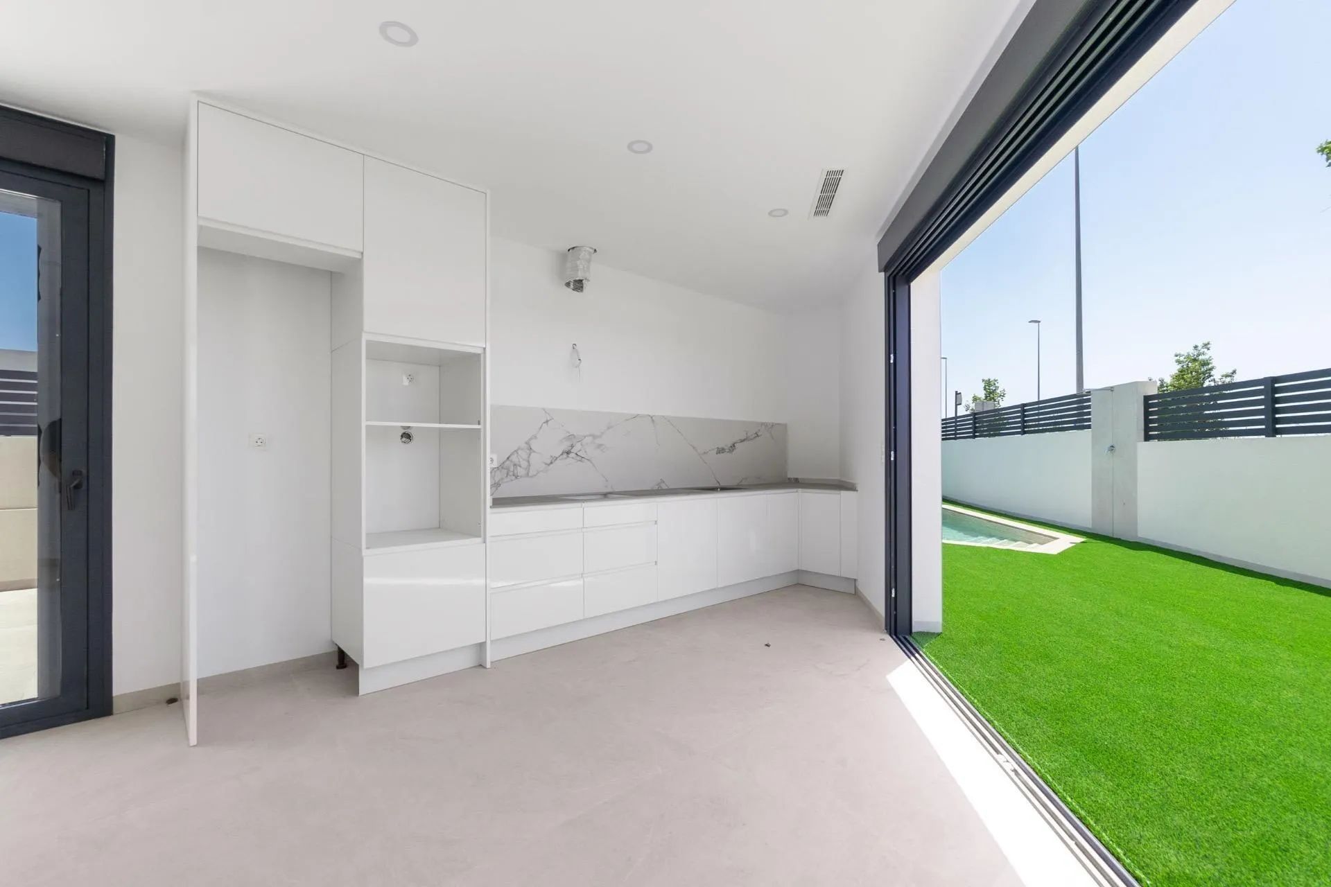 Ontdek jouw droomhuis: exclusieve halfvrijstaande villa met privézwembad in Benijofar! foto 7
