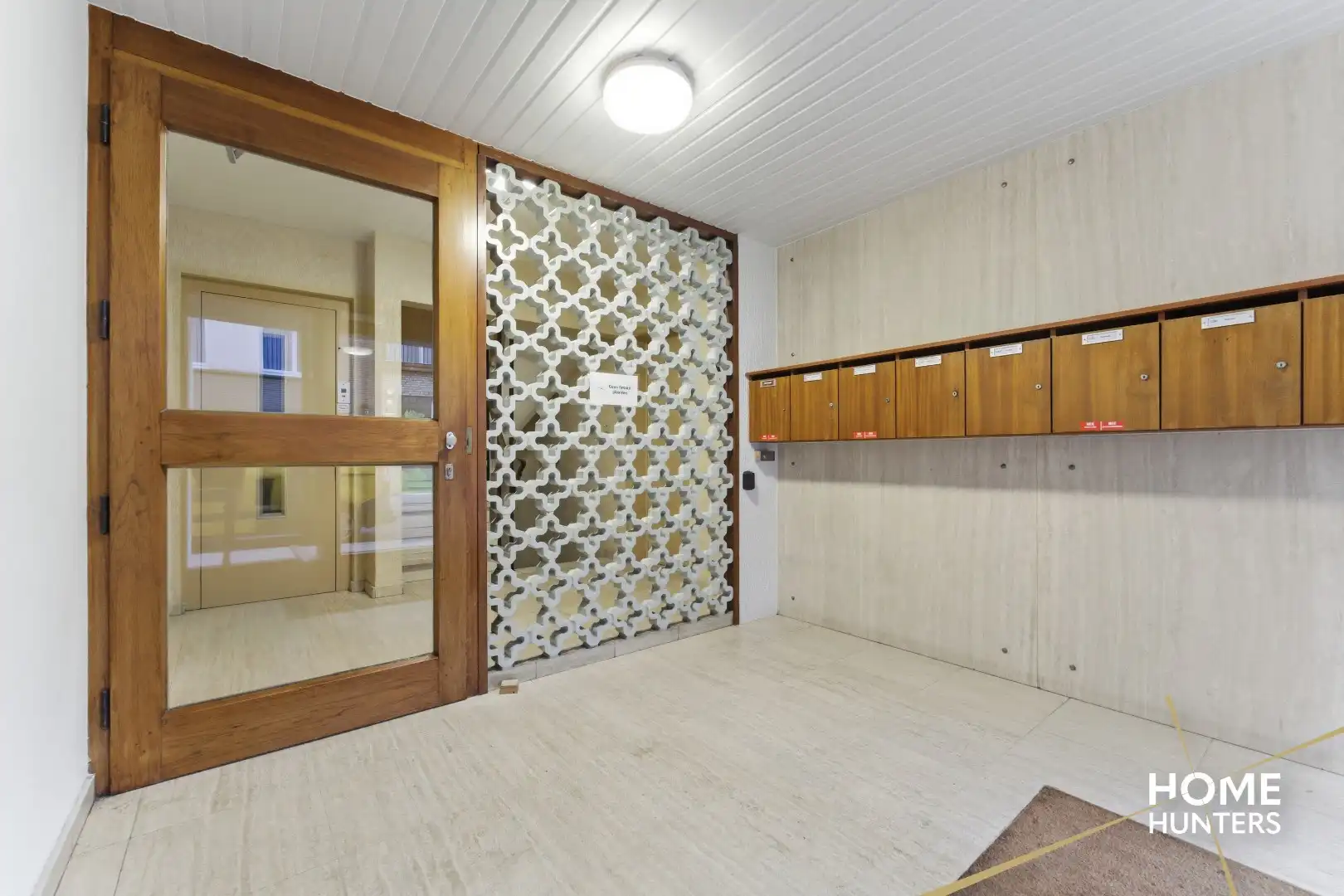 Ruim en lichtrijk te renoveren appartement met 3 slaapkamers op uitstekende locatie te IEper foto 3