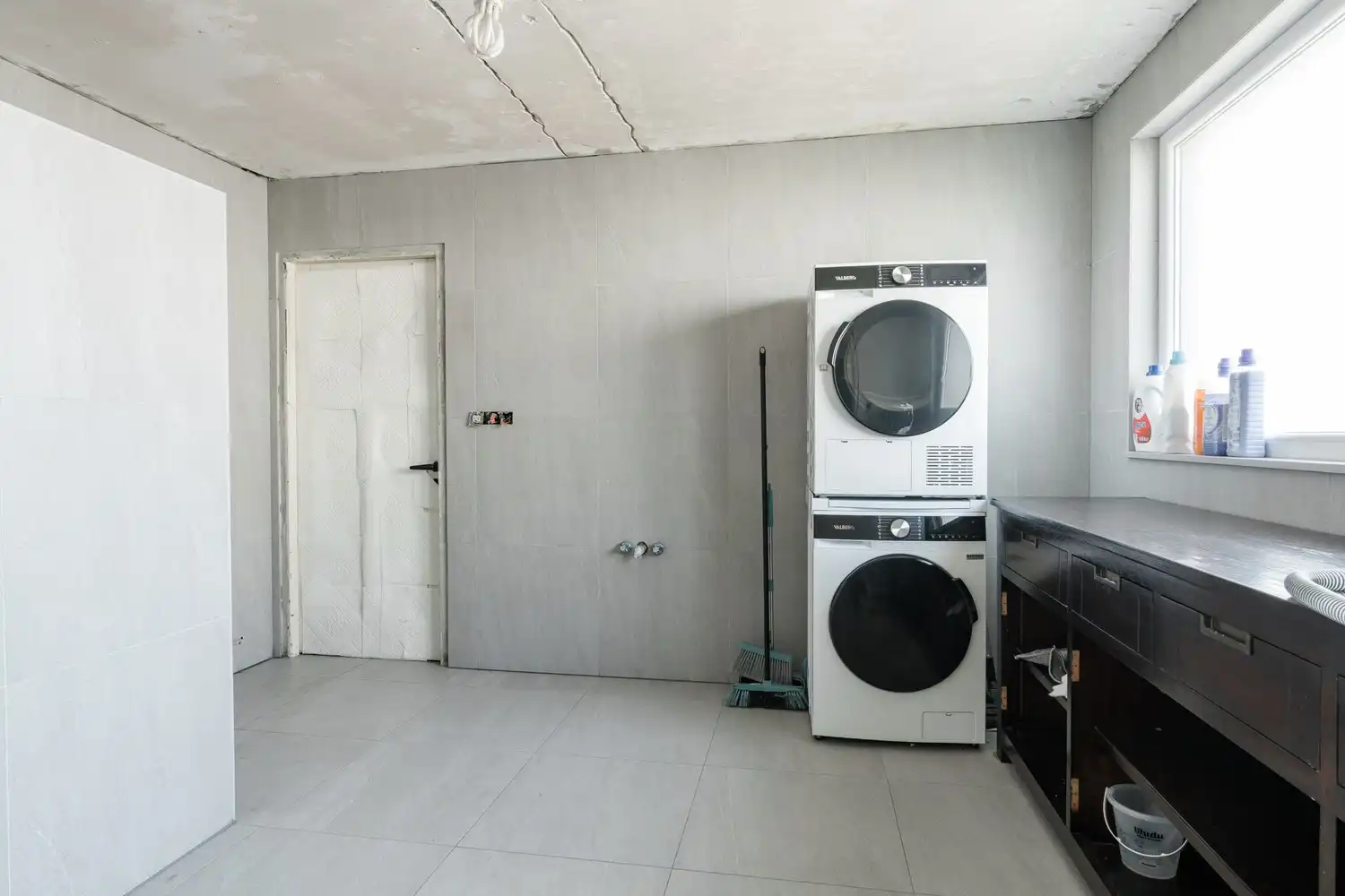 Leuke gezinswoning met 3 slaapkamers nabij de verbindingswegen foto 10