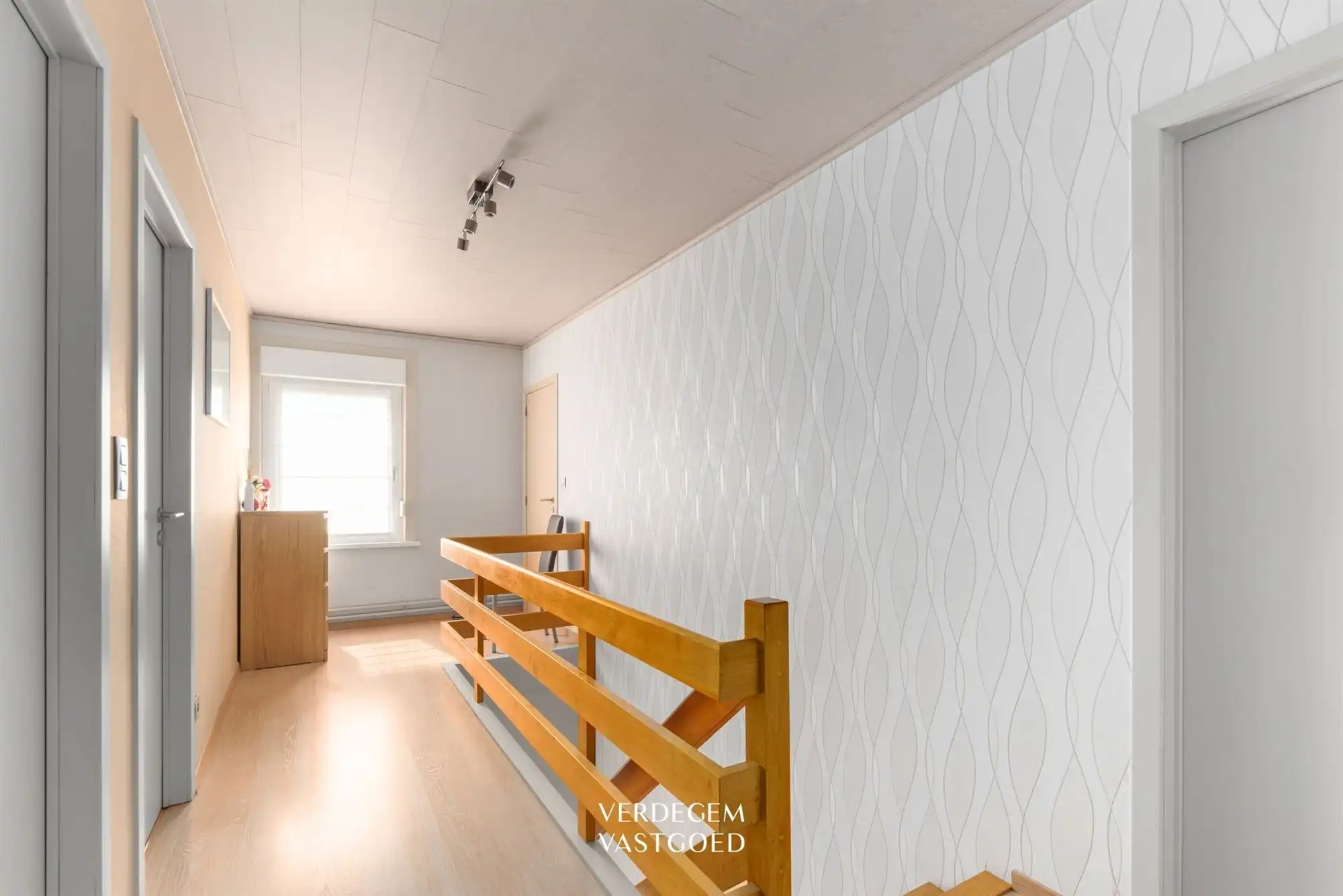 Knappe familiewoning met 4 slaapkamers, garage en geniettuin foto 18