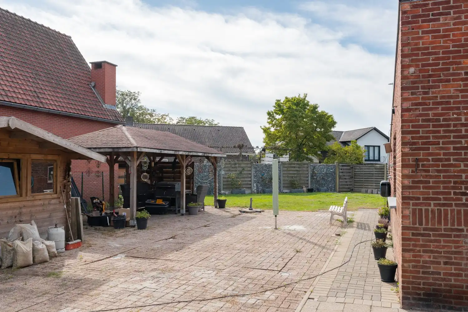 Ruime woning in een mooie omgeving, vlak bij de Nederlandse grens foto 32