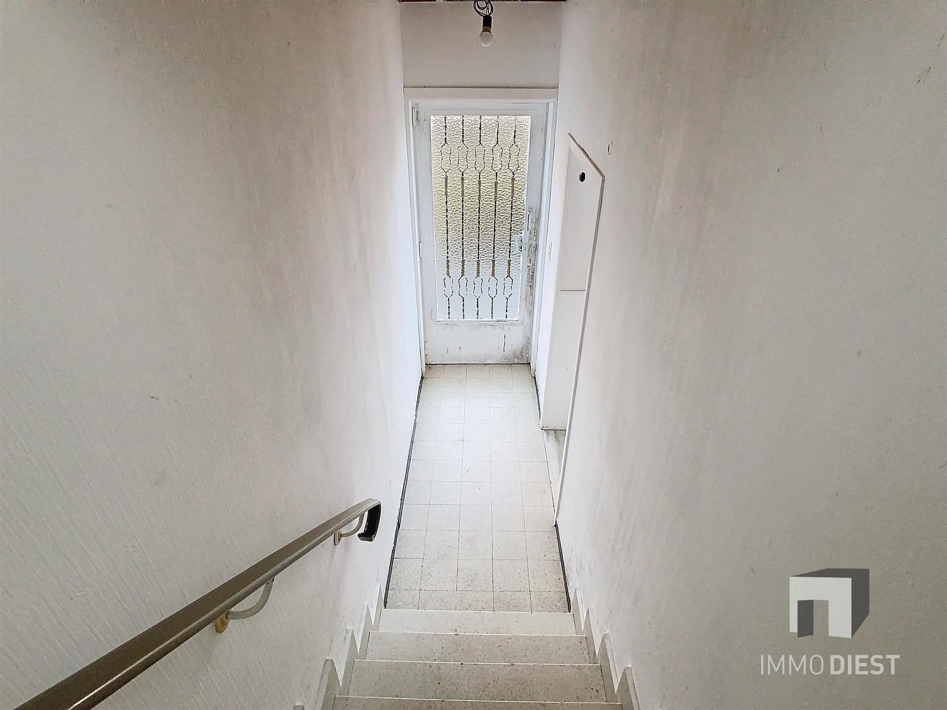 Commercieel handelshuis met appartement, veelzijdige opportuniteit in Okselaar! foto 4