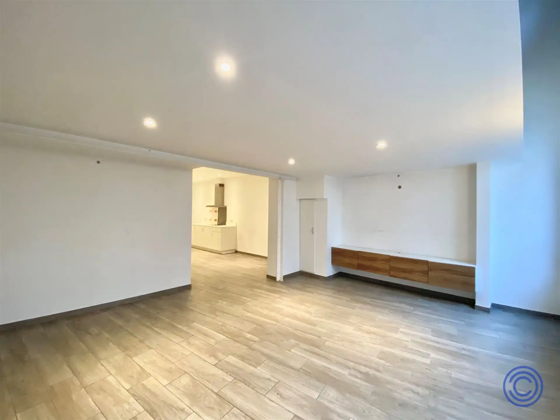 Ruim triplex appartement met 2-slpk in Sint-Andries! foto 2