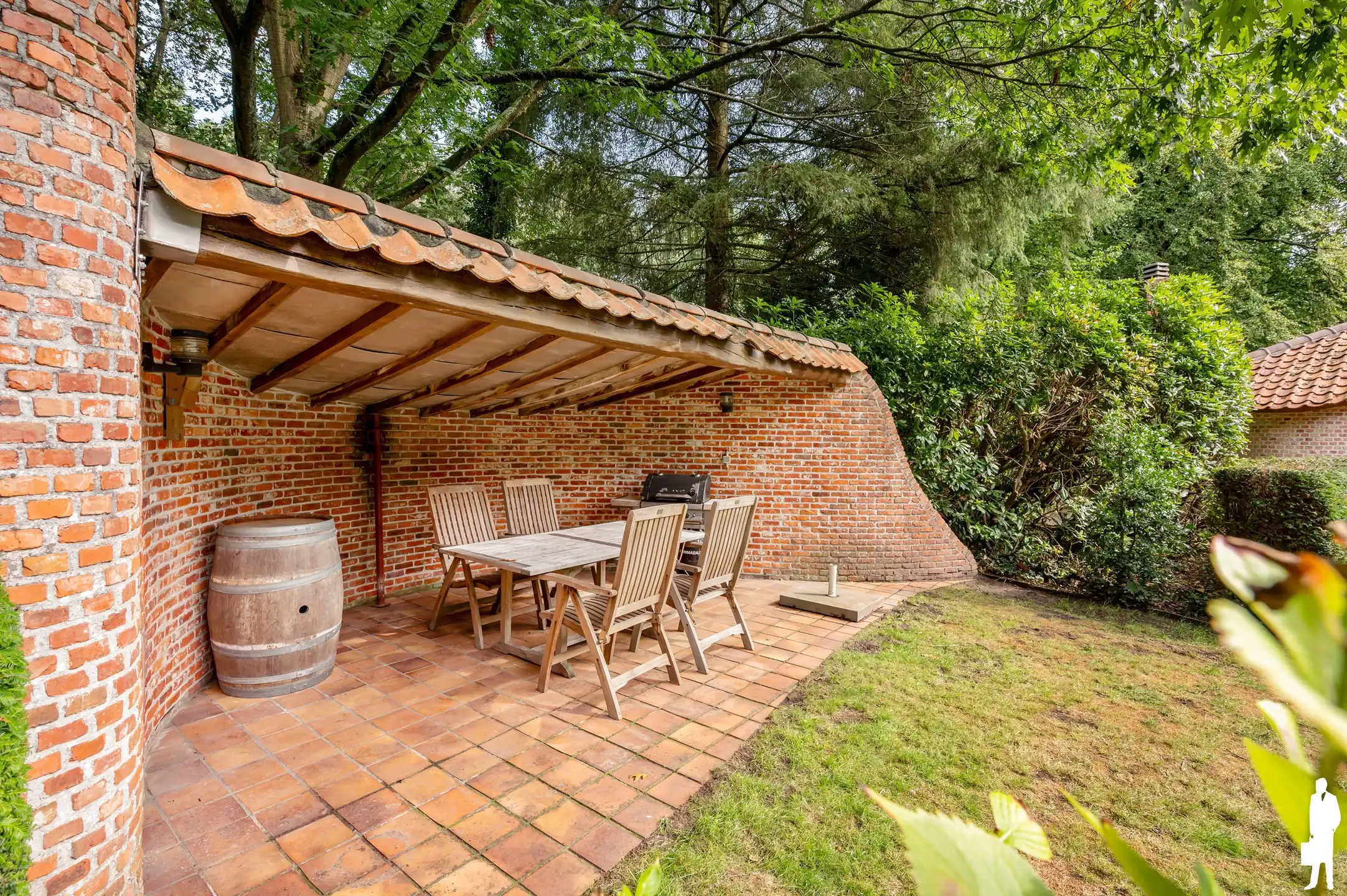 Karaktervolle gelijkvloerse villa op ca. 2.000 m² in zeer rustige, gegeerde en autoluwe wijk Dennendael en dichtbij het natuurgebied foto 50