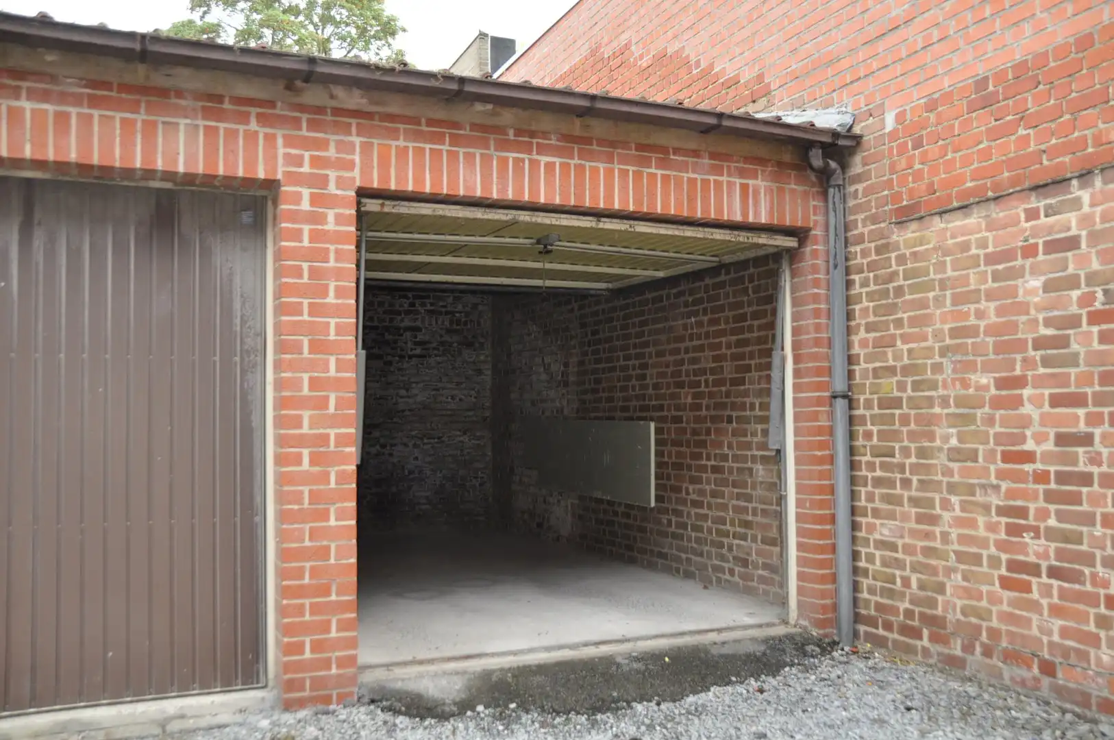 Vier ruime garageboxen te koop (apart of samen) in het centrum van Izegem - Melkmarkt.  foto 9